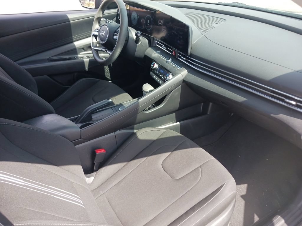 Used 2024 Hyundai Elantra SEL FWD image 15