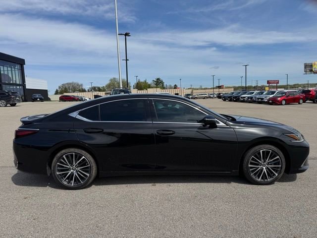 Used 2025 Lexus ES 300h w/ Premium Package FWD image 40