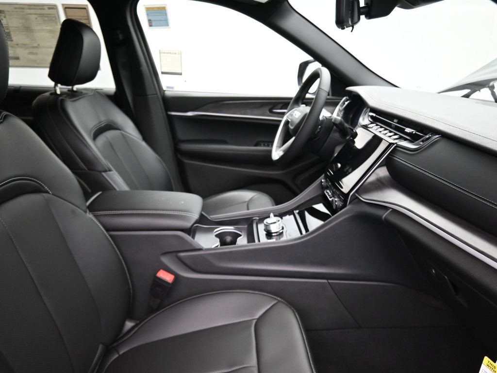 New 2025 Jeep Grand Cherokee L Limited w/ Luxury Tech Group II image 17
