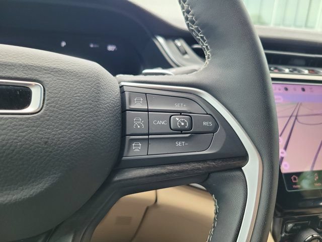 Used 2025 Jeep Grand Cherokee Limited AWD/4WD image 25