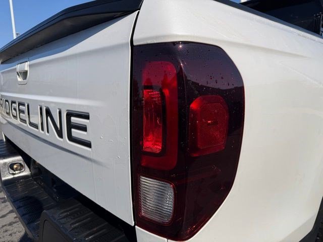 Used 2025 Honda Ridgeline Black Edition image 6