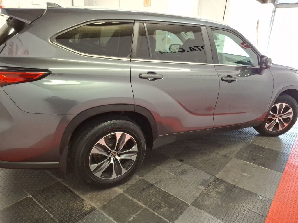 Used 2023 Toyota Highlander XLE image 10