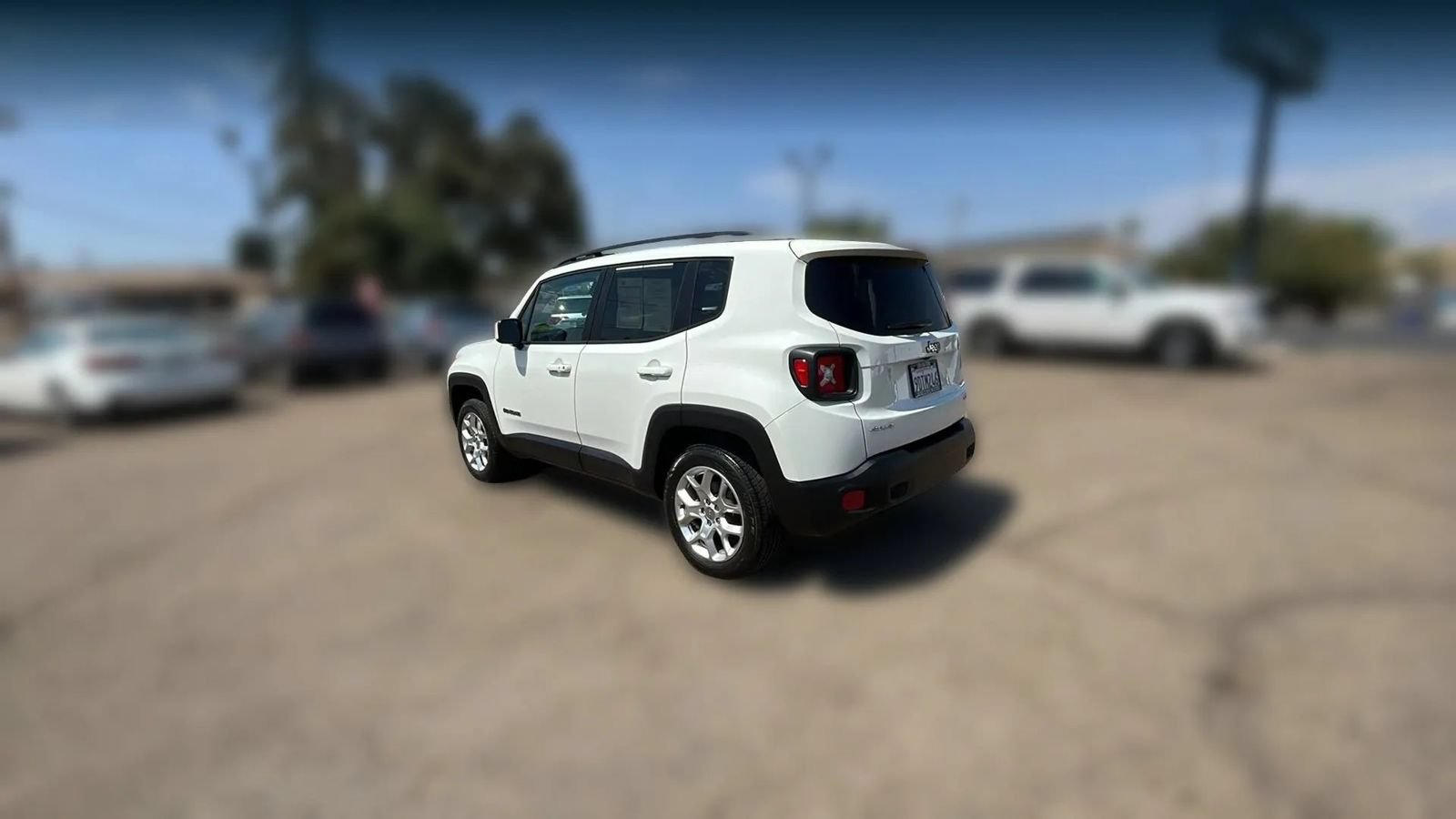 Used 2017 Jeep Renegade Latitude AWD/4WD image 4