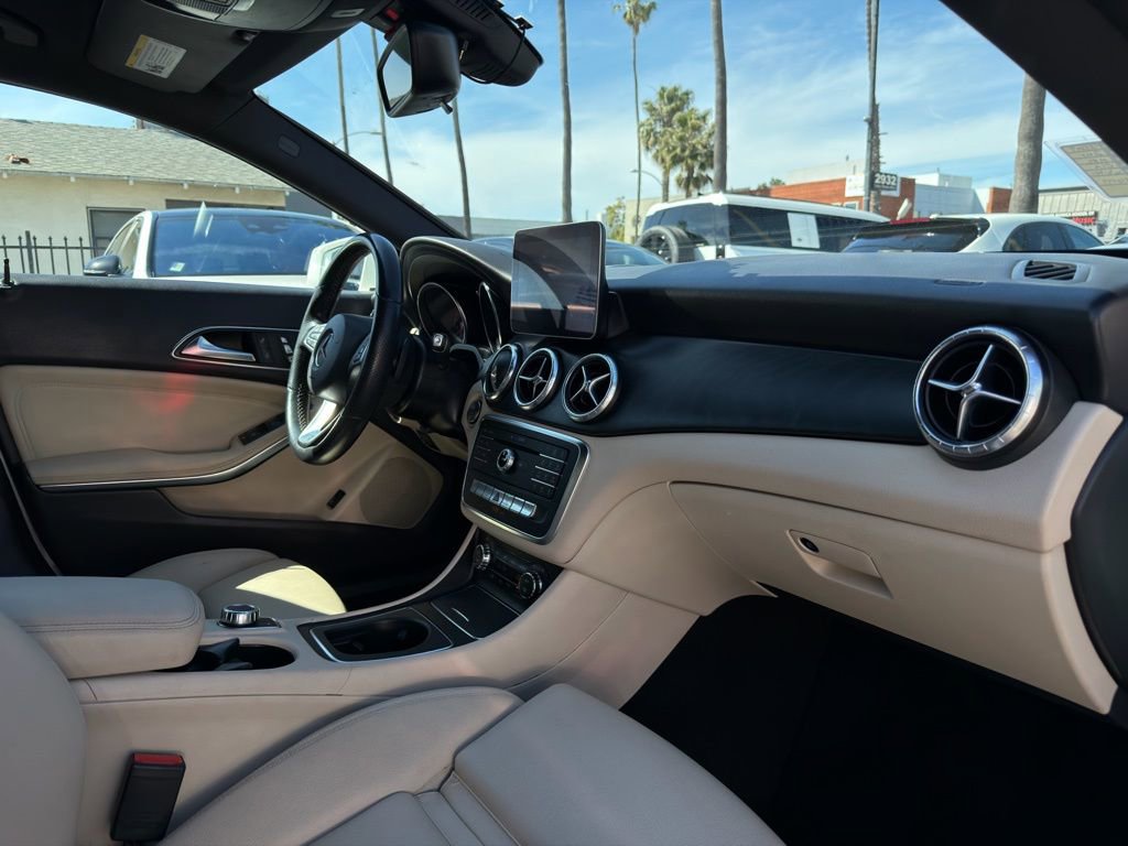 Used 2019 Mercedes-Benz CLA 250 image 32