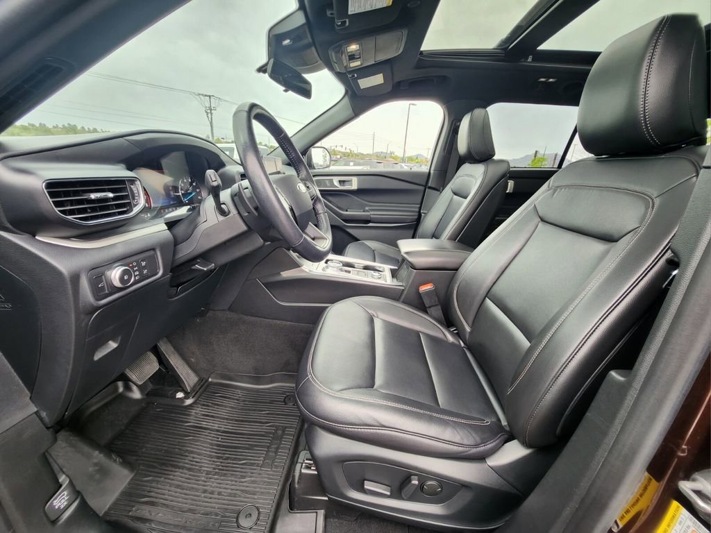 Used 2020 Ford Explorer XLT w/ Equipment Group 202A image 10