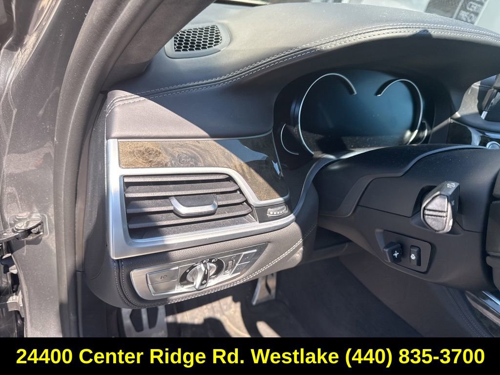 Used 2017 BMW 750i xDrive AWD/4WD image 15