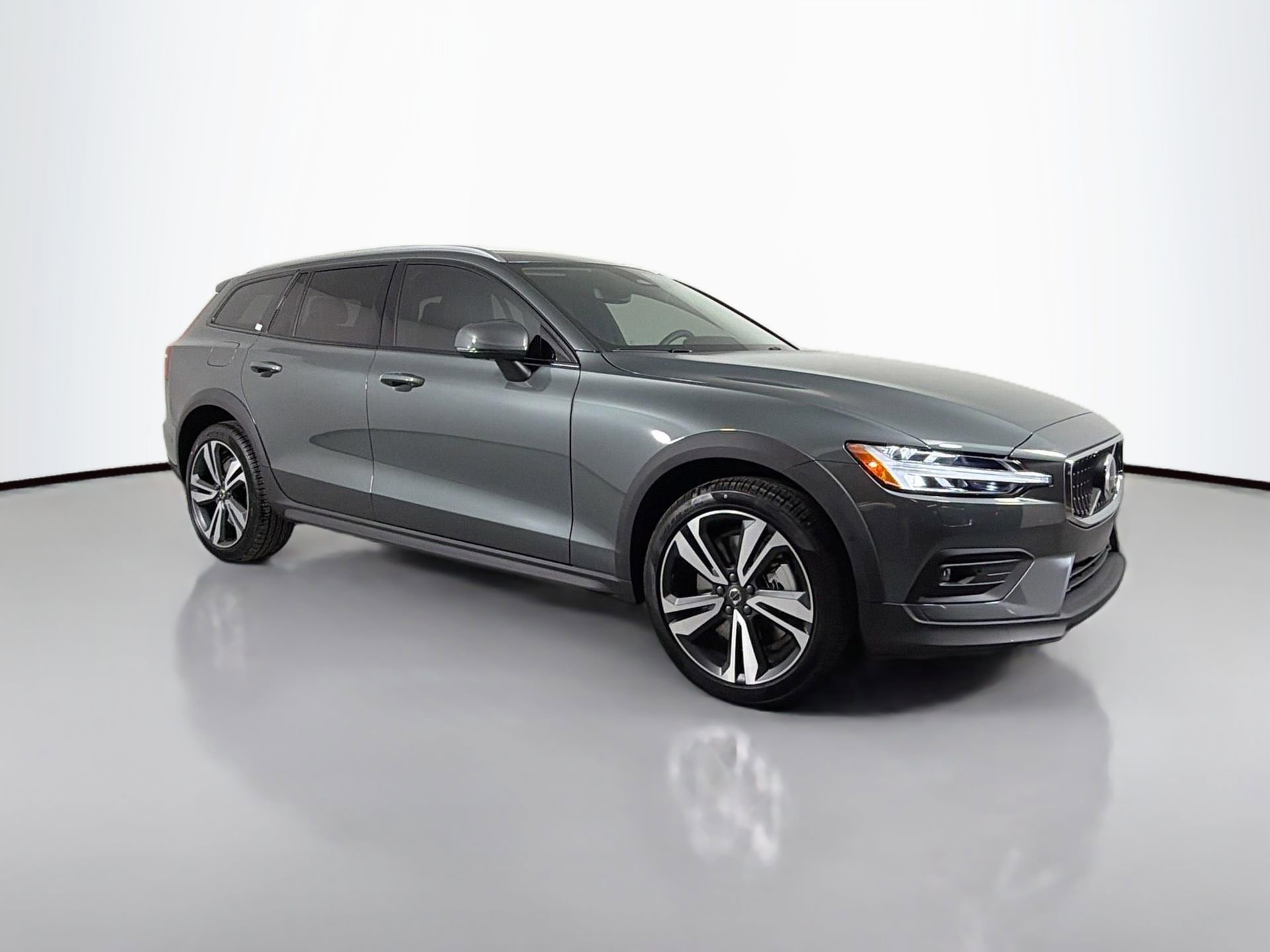 New 2026 Volvo V60 B5 Cross Country Plus w/ Protection Package Premier image 28