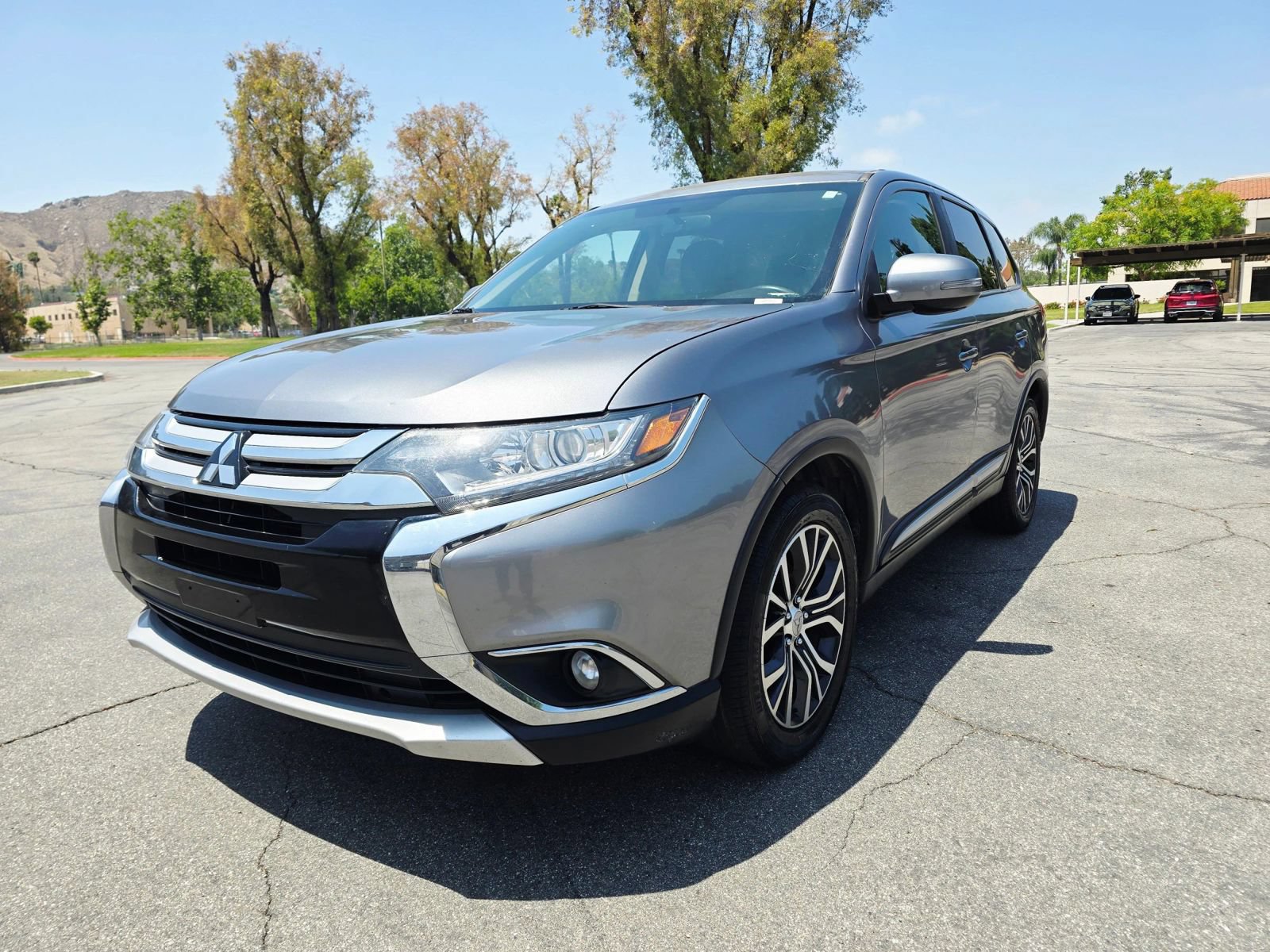 Used 2018 Mitsubishi Outlander SE FWD image 3