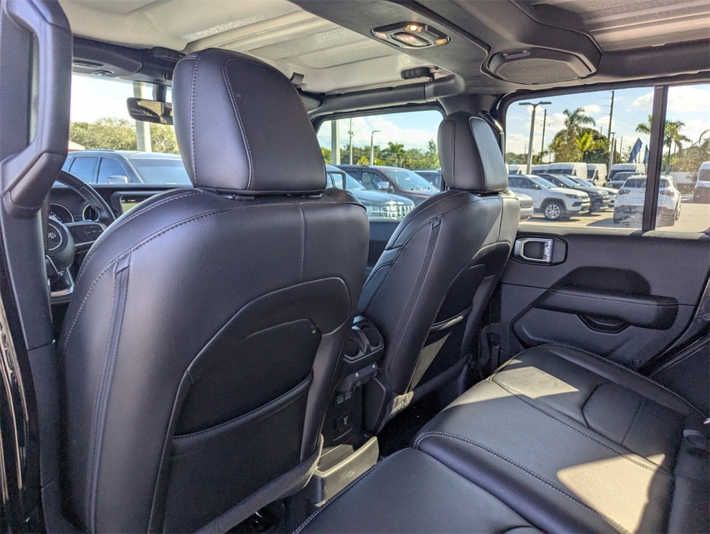 Used 2022 Jeep Wrangler Unlimited Sahara image 19