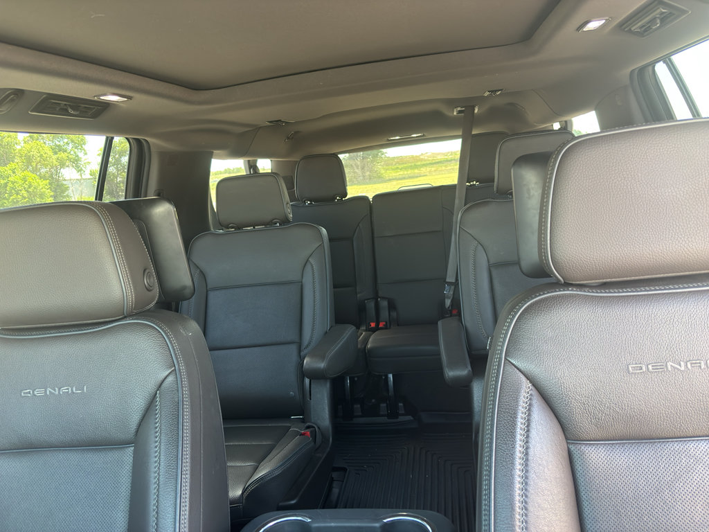 Used 2021 GMC Yukon XL Denali w/ Denali Ultimate Package AWD/4WD image 16