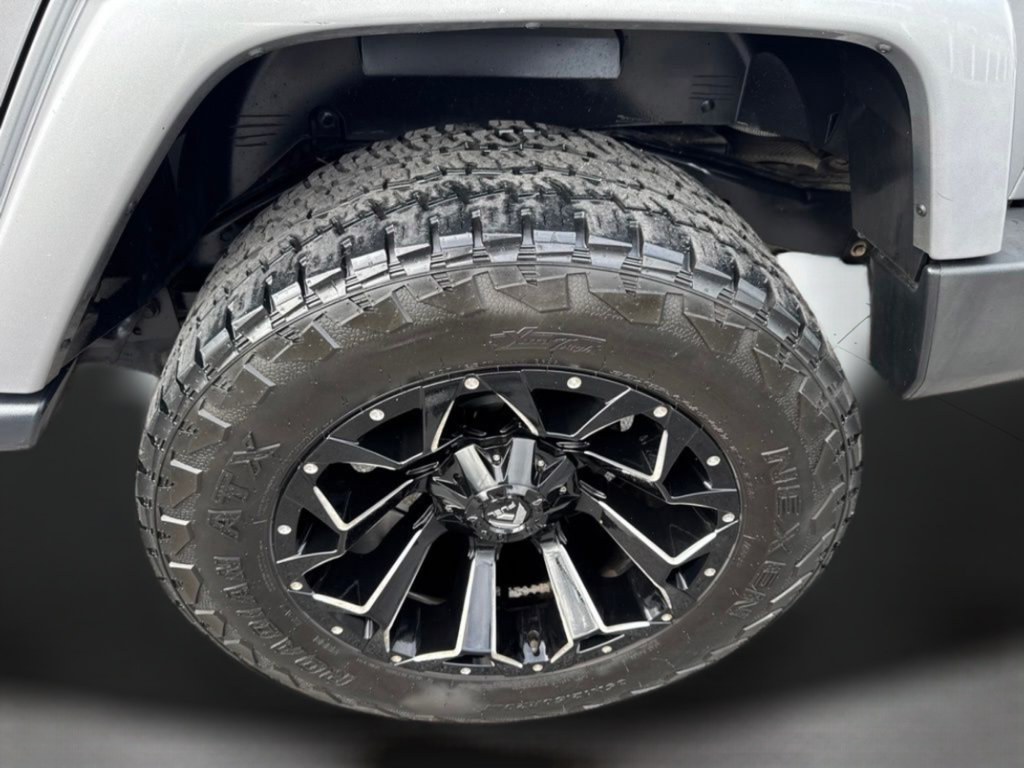Used 2018 Jeep Wrangler Unlimited Sahara w/ Connectivity Group AWD/4WD image 21