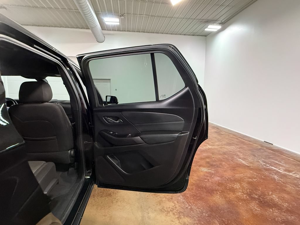 Used 2023 Chevrolet Traverse LT AWD/4WD image 65