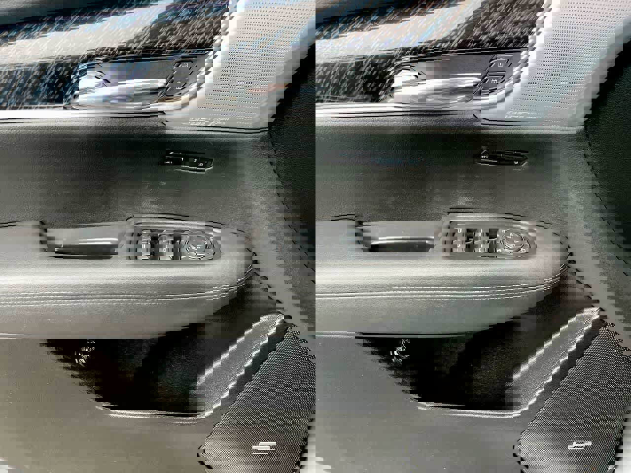 Certified 2024 Cadillac XT6 Premium Luxury w/ LPO, Floor Liner Package image 36