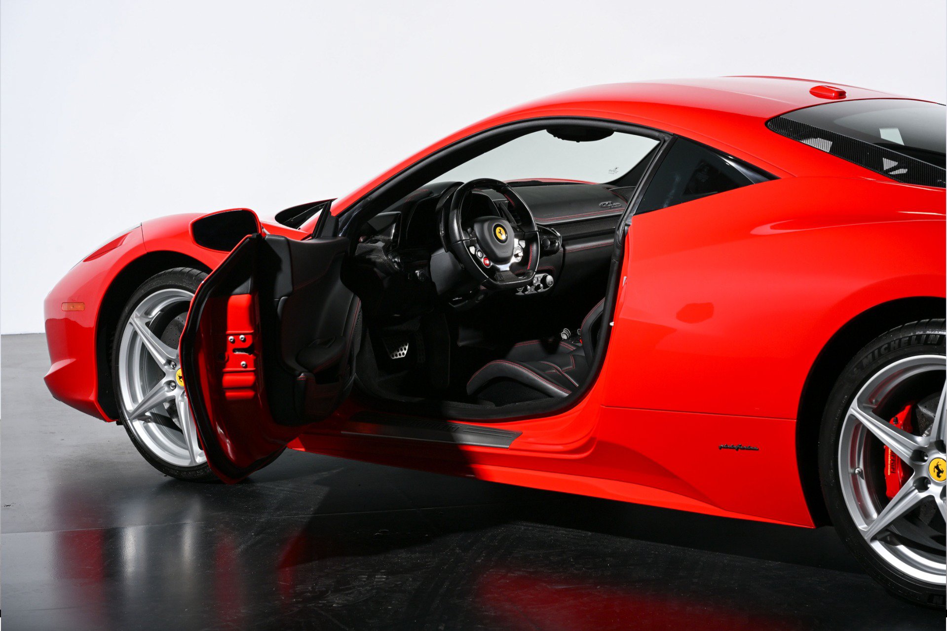 Used 2014 Ferrari 458 Italia Coupe RWD image 10