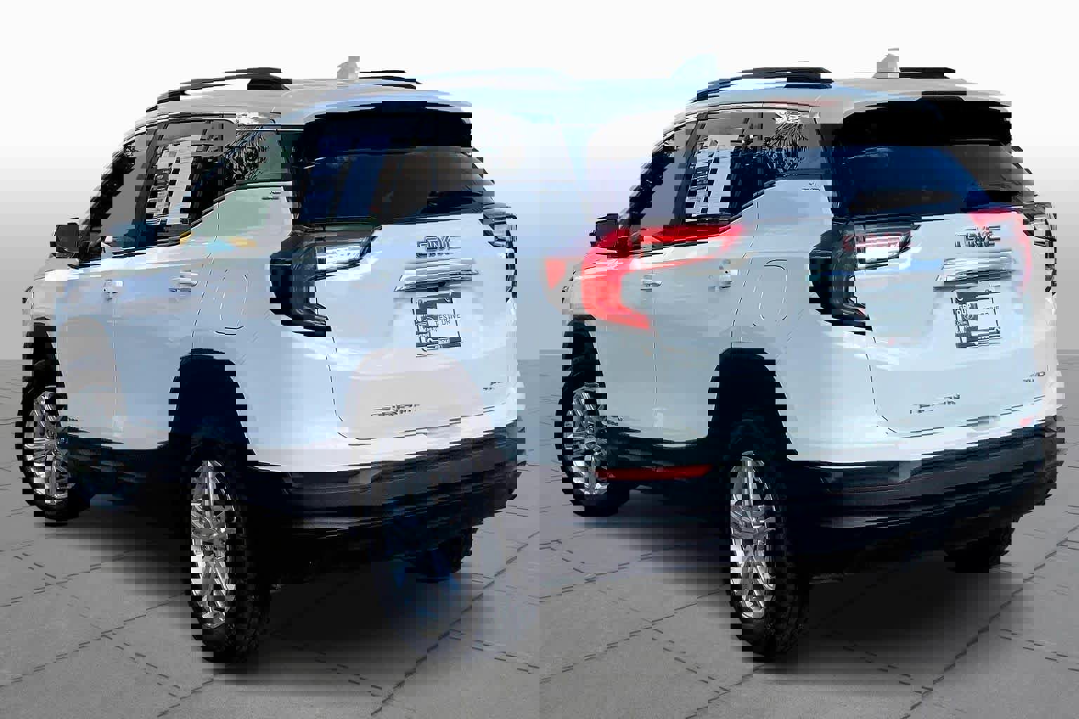 Used 2023 GMC Terrain SLE w/ Driver Convenience Package image 11