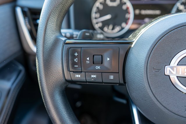 Used 2022 Nissan Rogue SV image 25