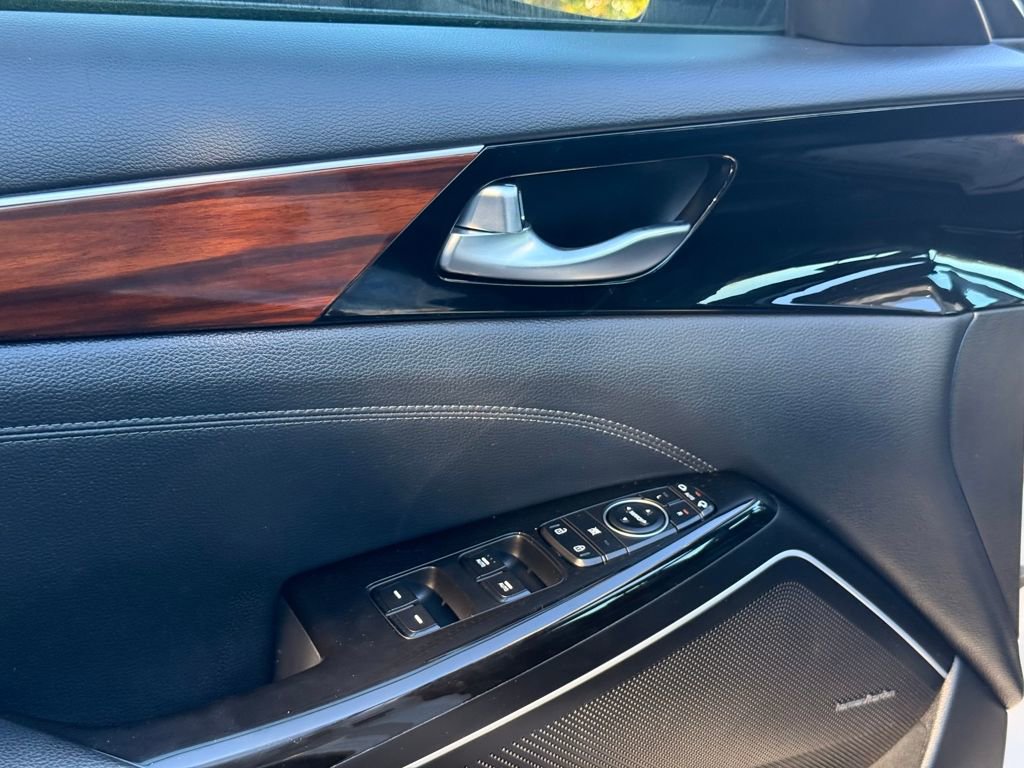 Used 2019 Kia Cadenza Technology image 22