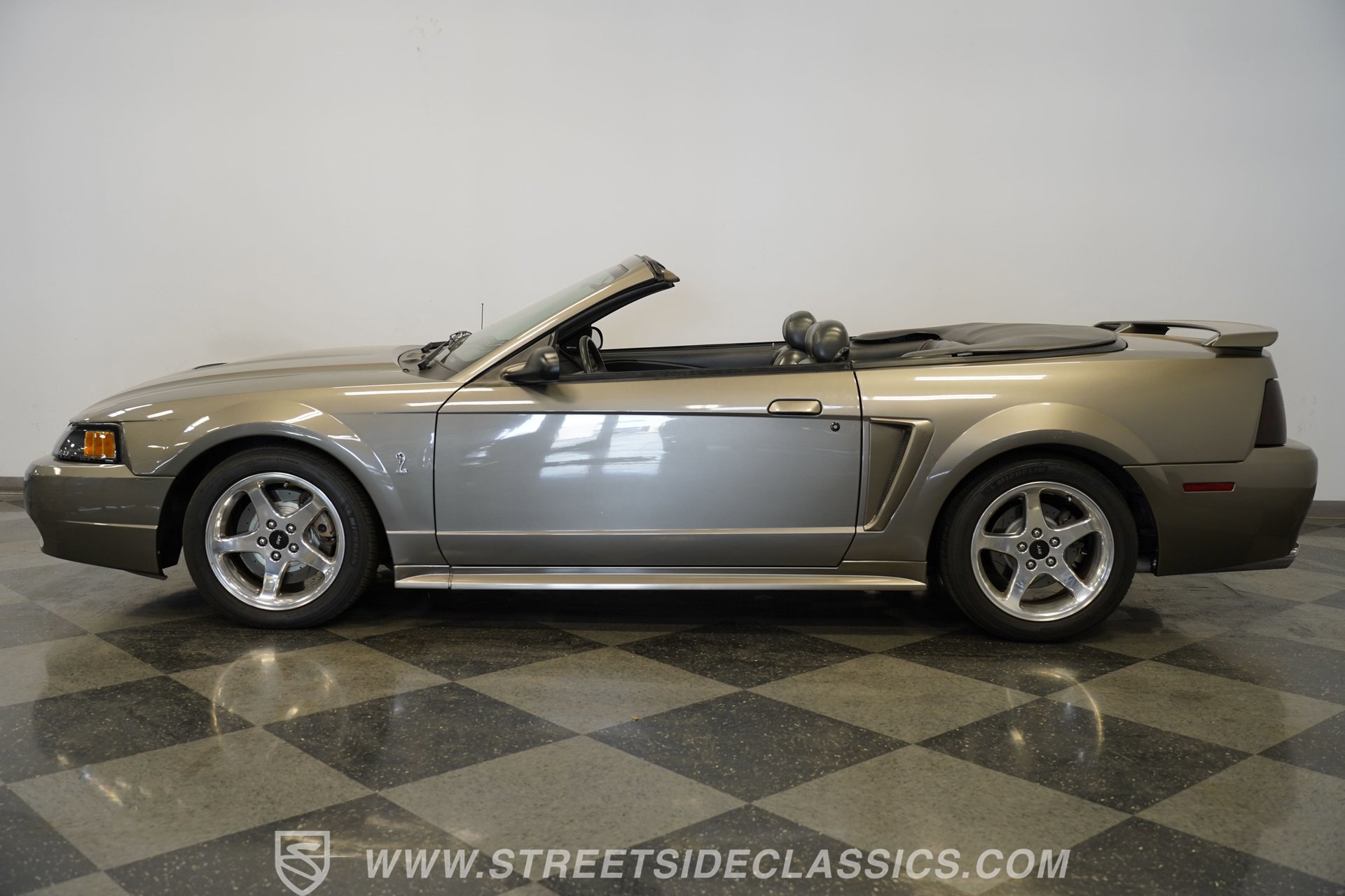 Used 2001 Ford Mustang Cobra RWD image 8