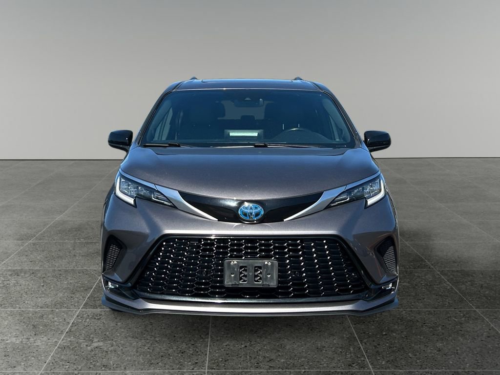 Used 2021 Toyota Sienna XSE w/ XSE Plus Package FWD image 3