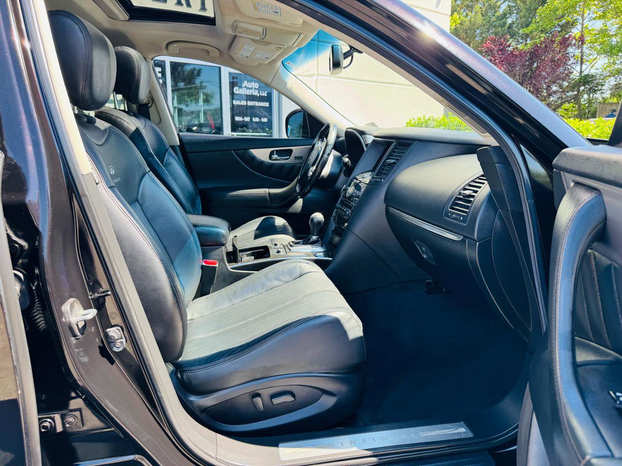 Used 2012 INFINITI FX35 AWD w/ Premium Pkg image 22
