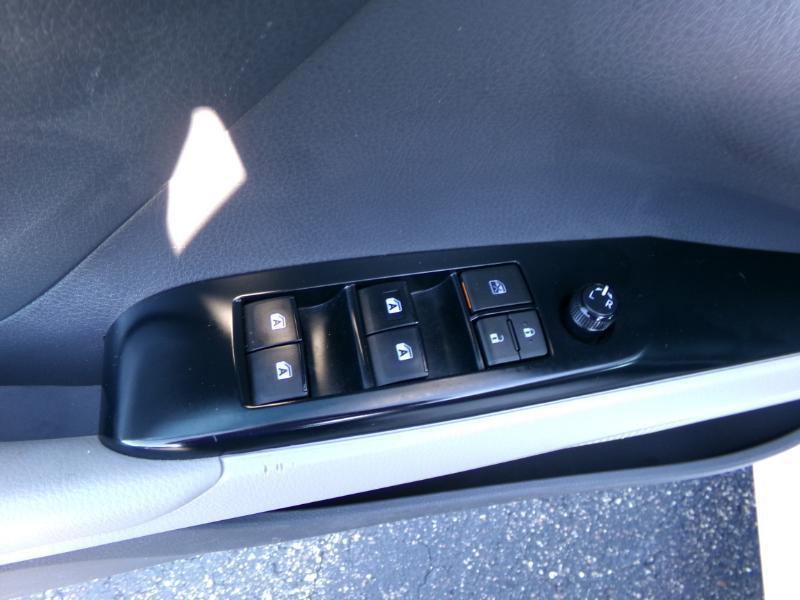 Used 2018 Toyota Camry LE FWD image 13