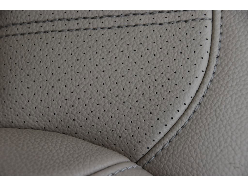 Used 2017 Mercedes-Benz GLS 450 4MATIC image 31