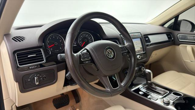 Used 2015 Volkswagen Touareg Sport AWD/4WD image 24