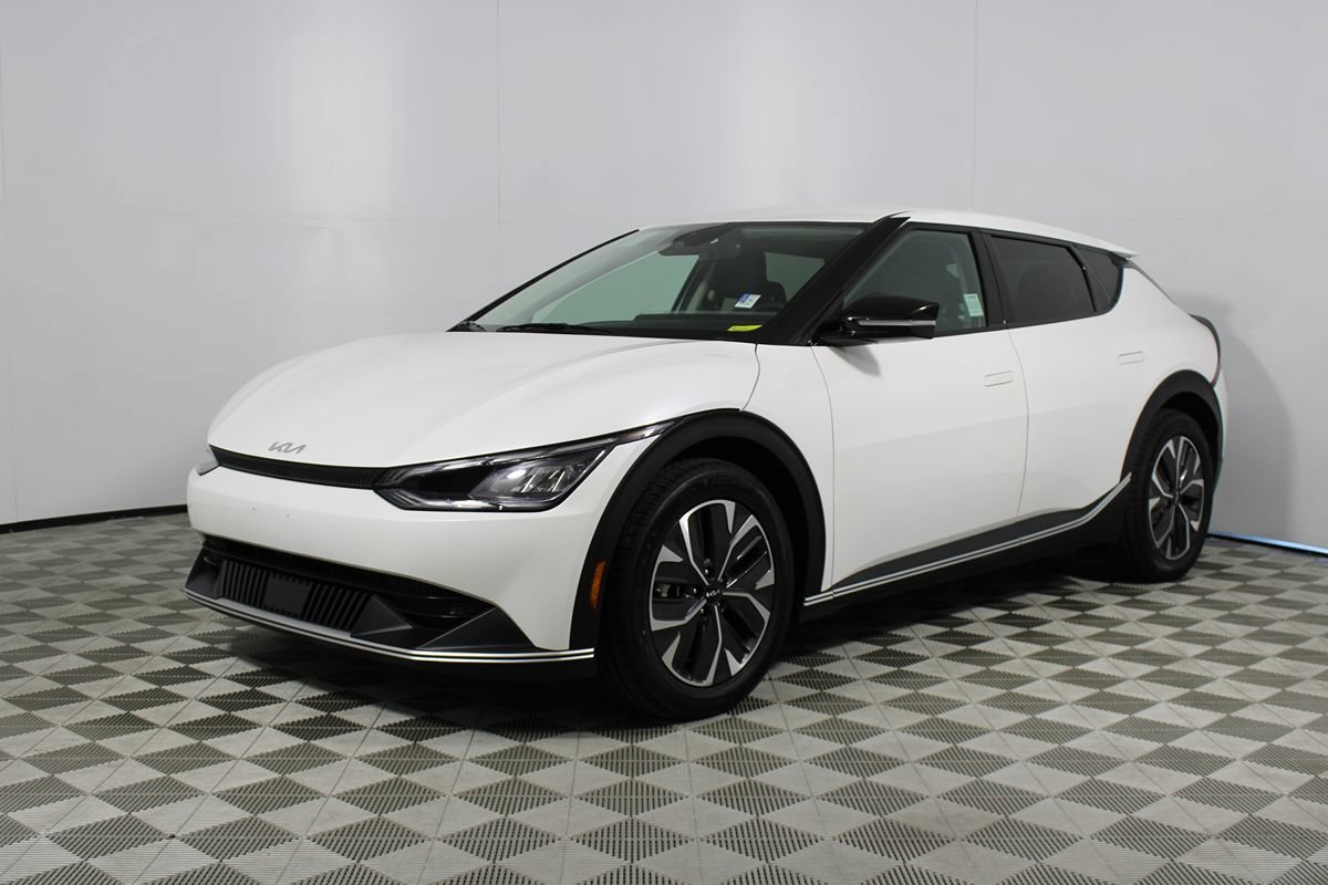 Used 2024 Kia EV6 Light RWD image 3