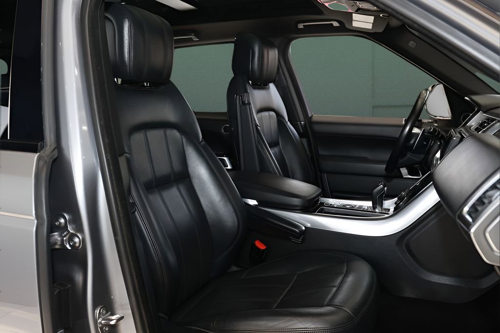 Used 2020 Land Rover Range Rover Sport HSE Dynamic image 16