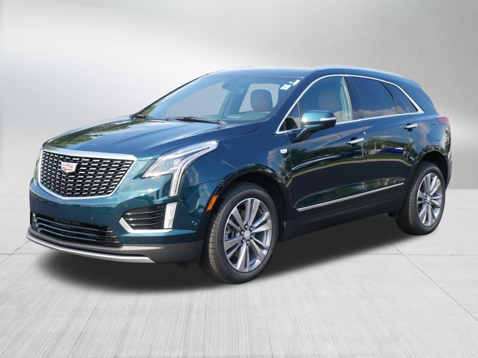 Used 2026 Cadillac XT5 Premium Luxury w/ LPO, Floor Liner Package AWD/4WD image 2