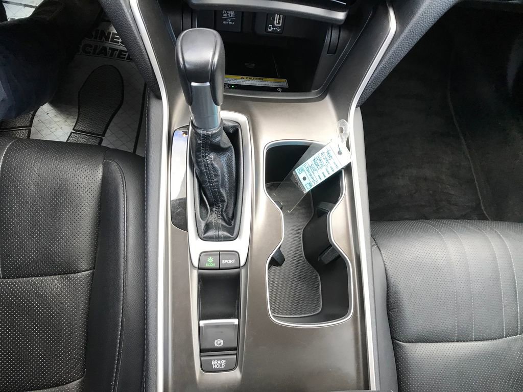 Used 2018 Honda Accord Touring image 22