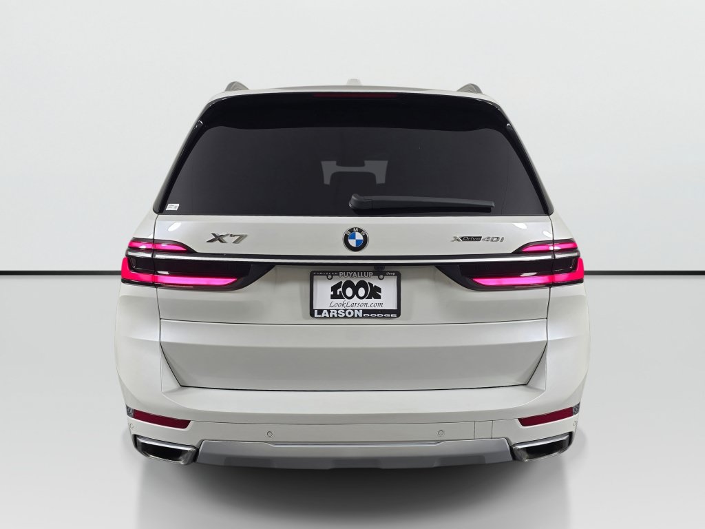 Used 2024 BMW X7 xDrive40i w/ Premium Package AWD/4WD image 4