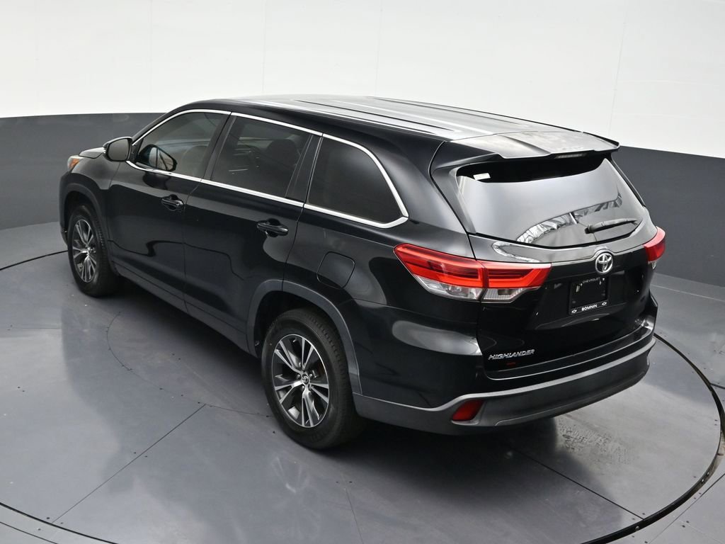 Used 2018 Toyota Highlander LE image 18