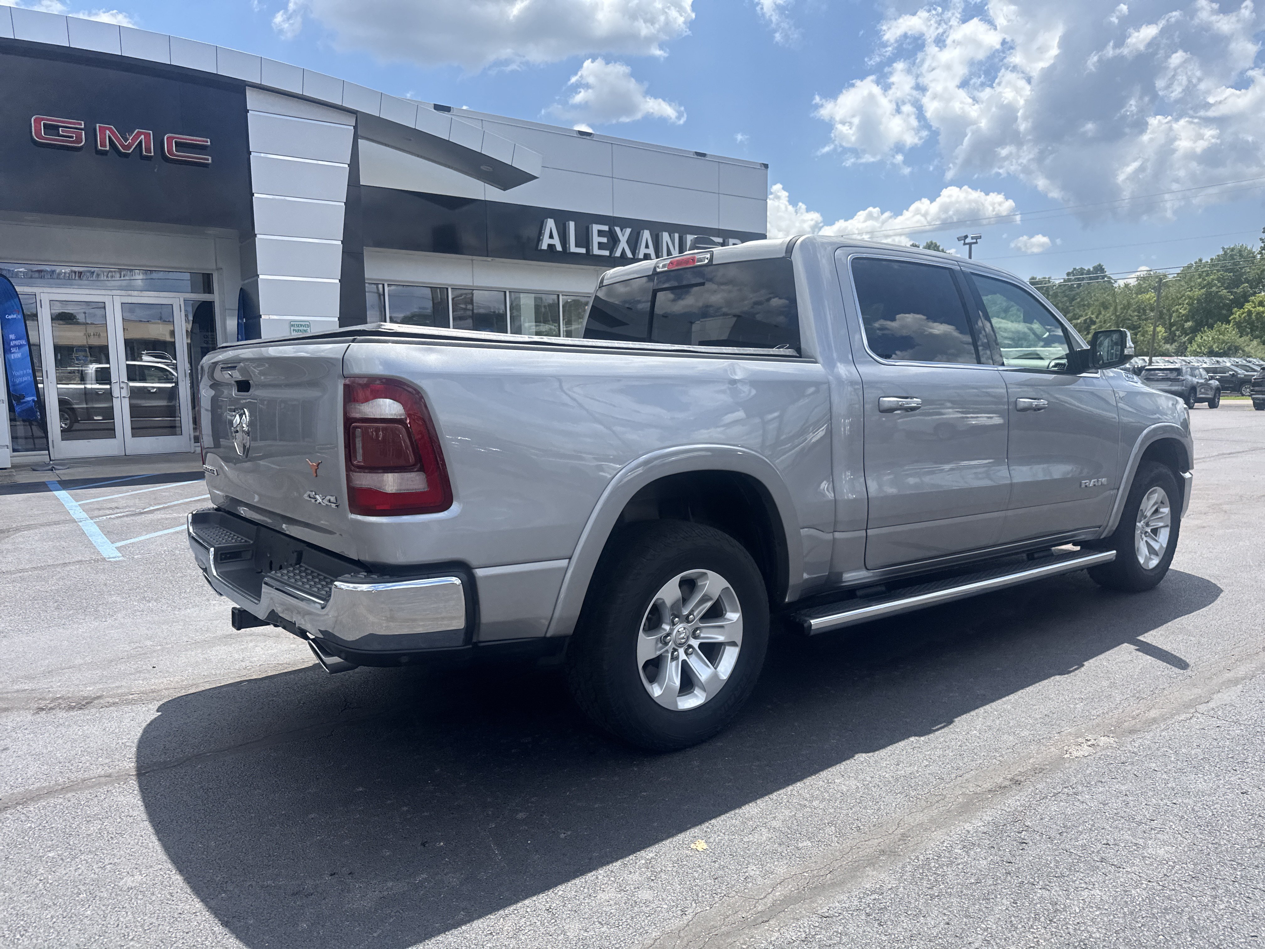 Used 2019 RAM 1500 Laramie AWD/4WD image 6