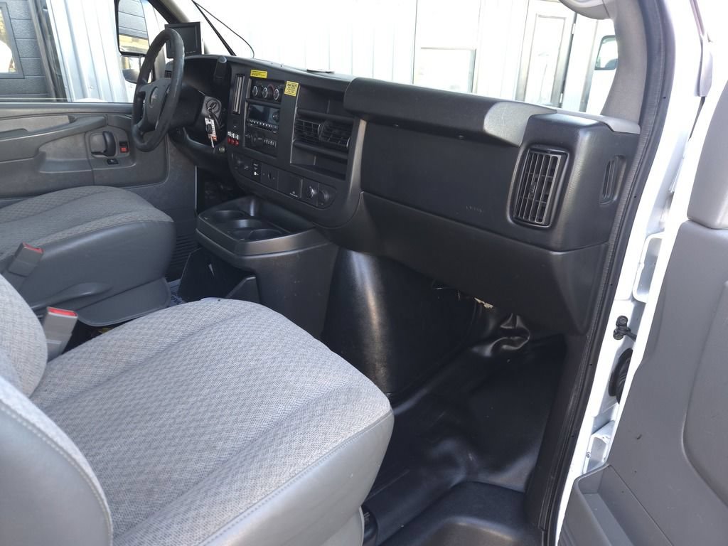 Used 2015 GMC Savana 3500 RWD image 19
