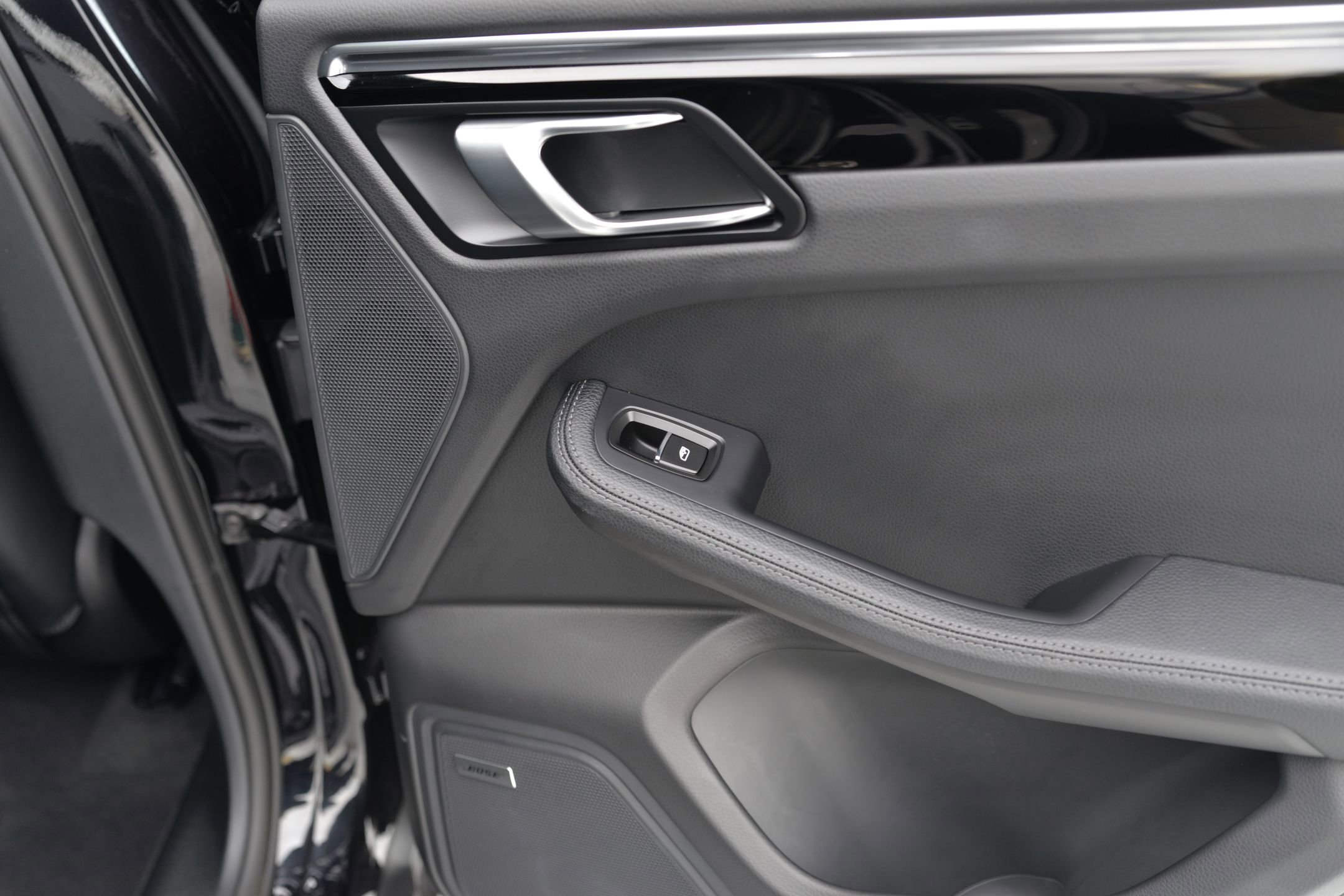 Certified 2025 Porsche Macan image 27