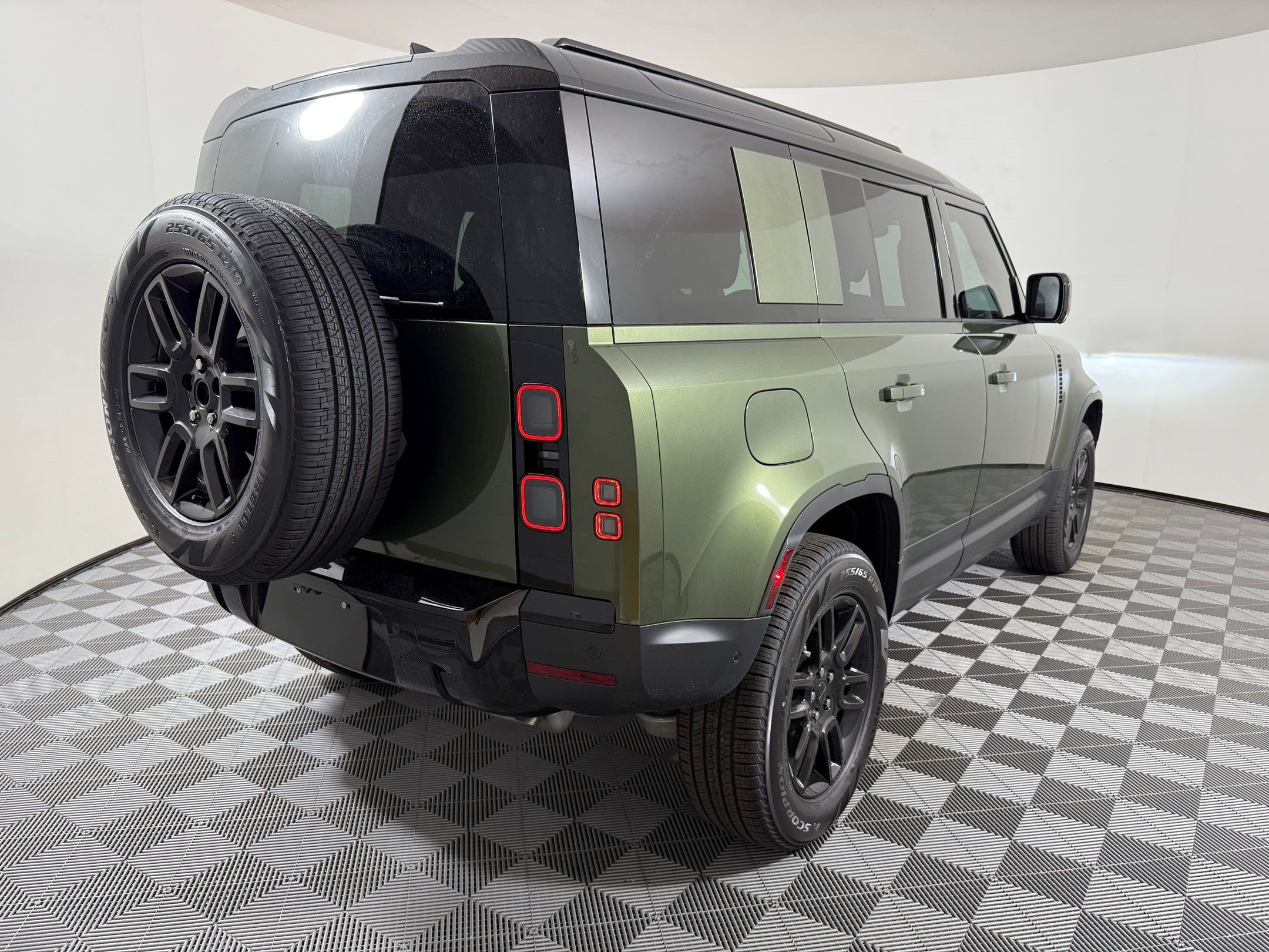 New 2026 Land Rover Defender 110 S AWD/4WD image 9