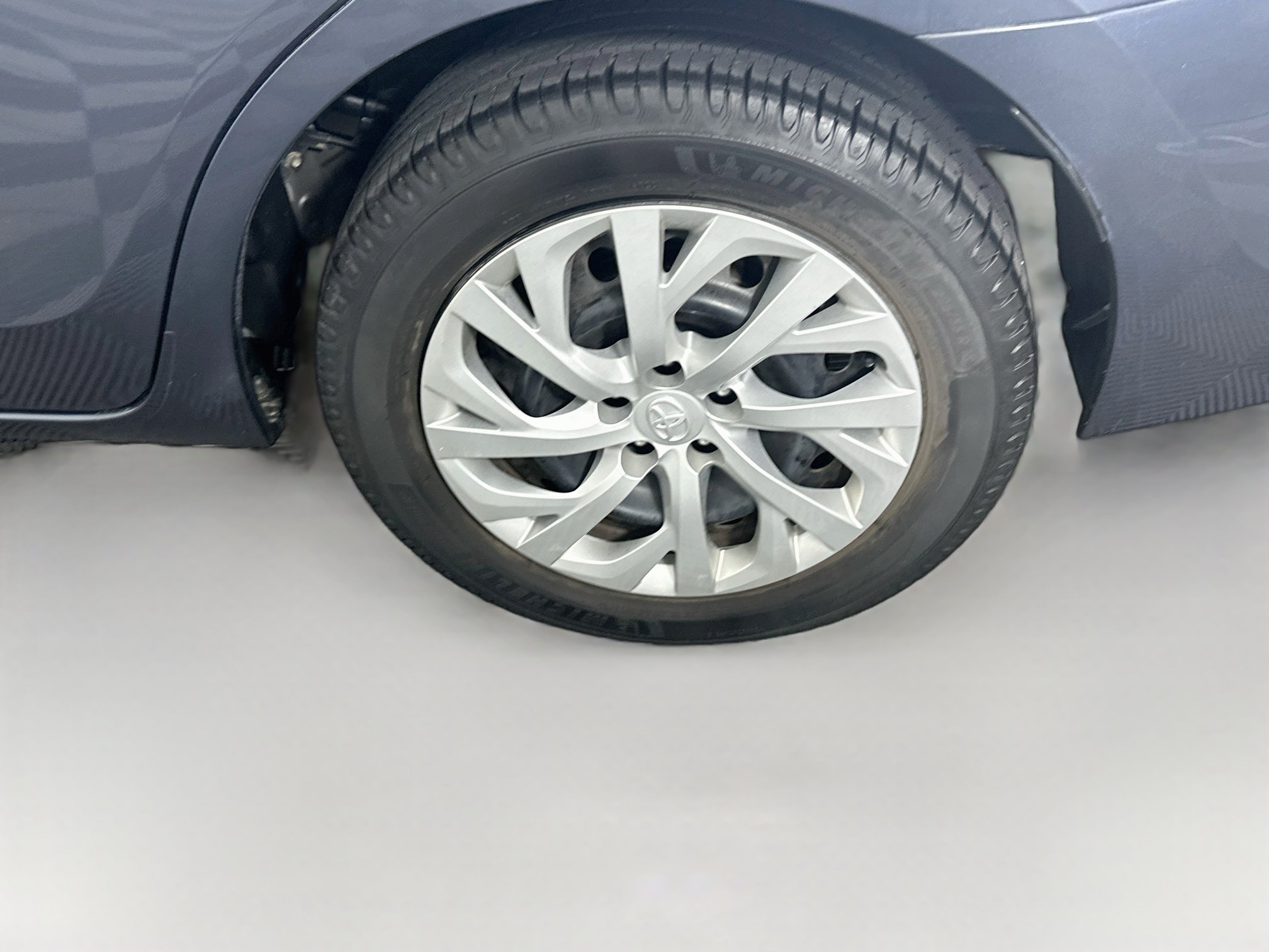 Used 2018 Toyota Corolla LE FWD image 11