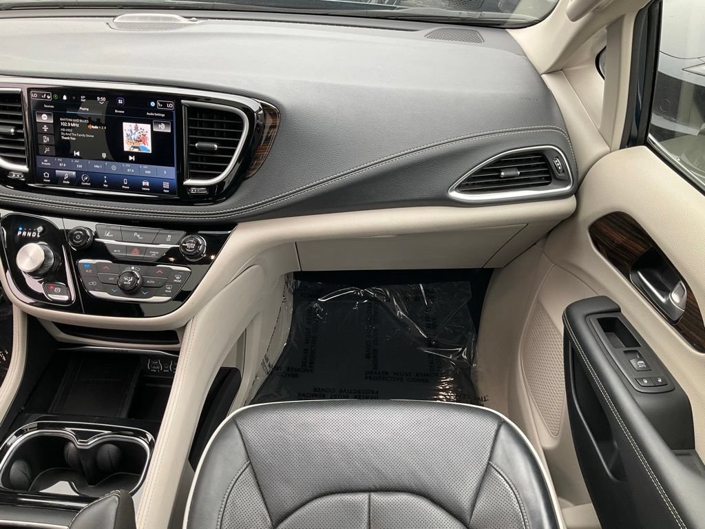 Used 2023 Chrysler Pacifica Limited FWD image 62