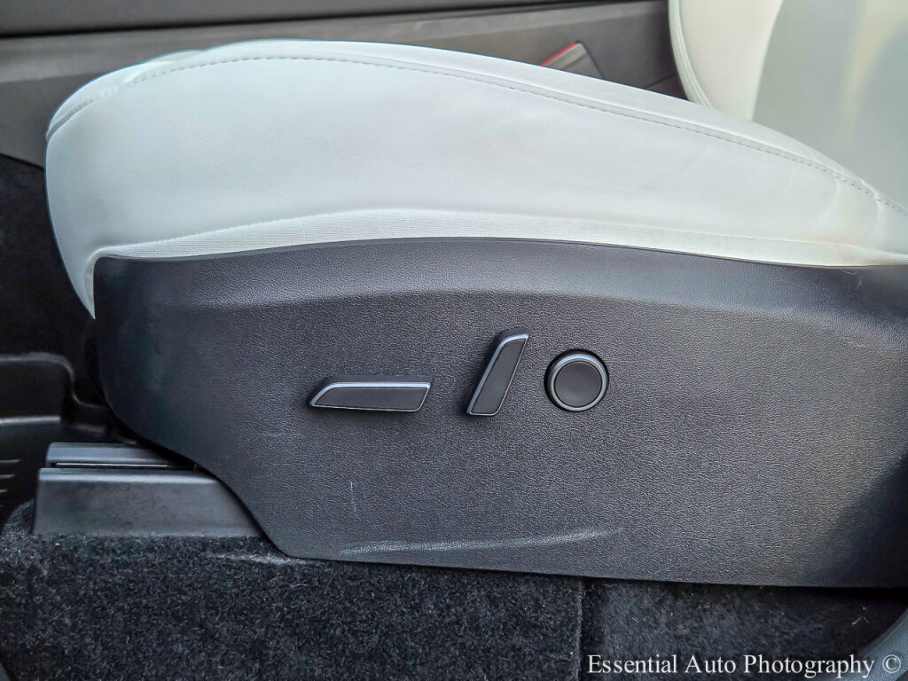 Used 2023 Tesla Model Y Long Range image 17