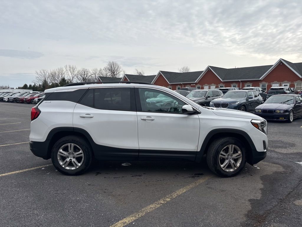 Used 2019 GMC Terrain SLE w/ Driver Convenience Package image 2