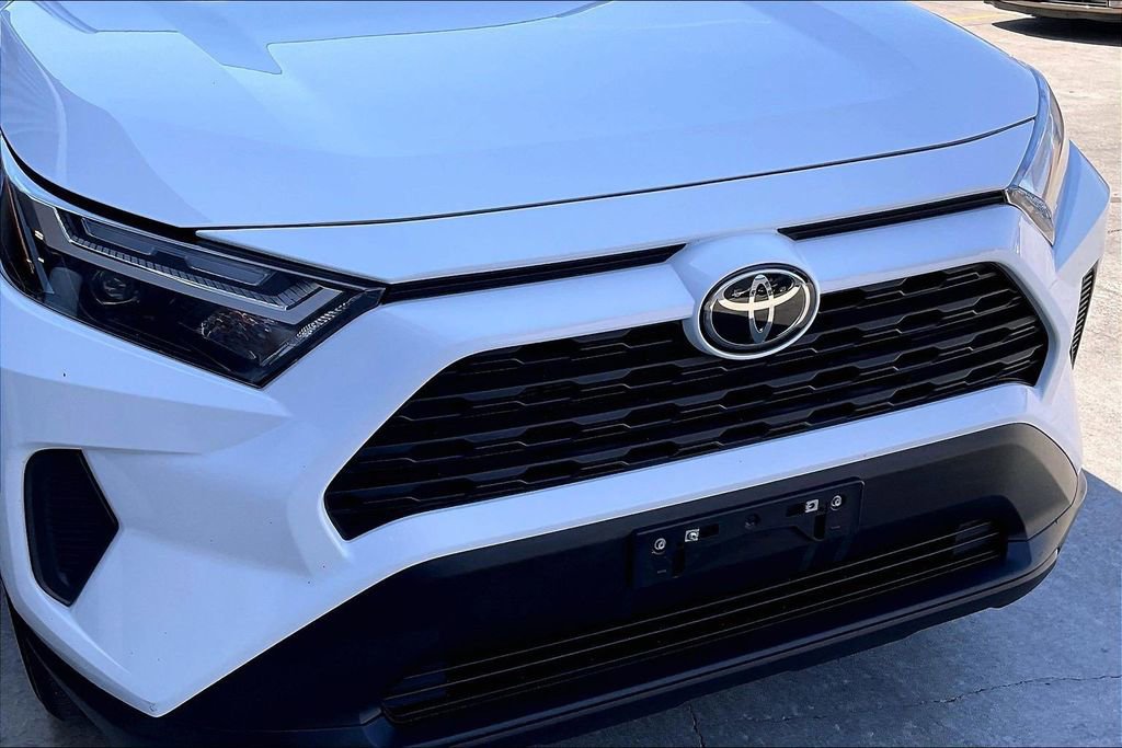 Used 2024 Toyota RAV4 LE AWD/4WD image 30