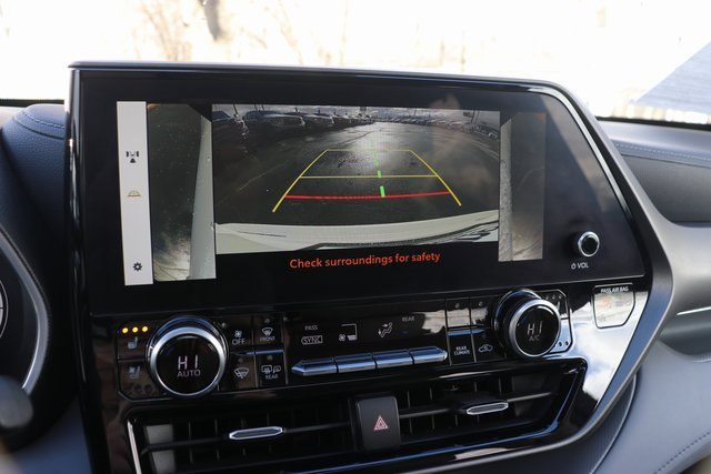 Used 2023 Toyota Highlander L image 25