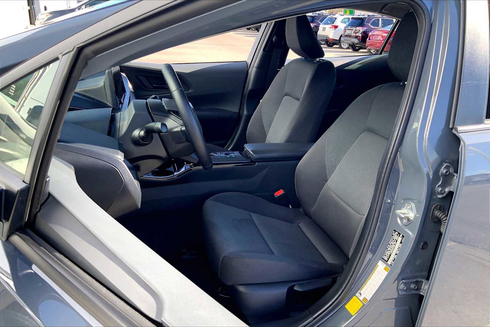 Used 2023 Toyota Prius LE AWD/4WD image 9