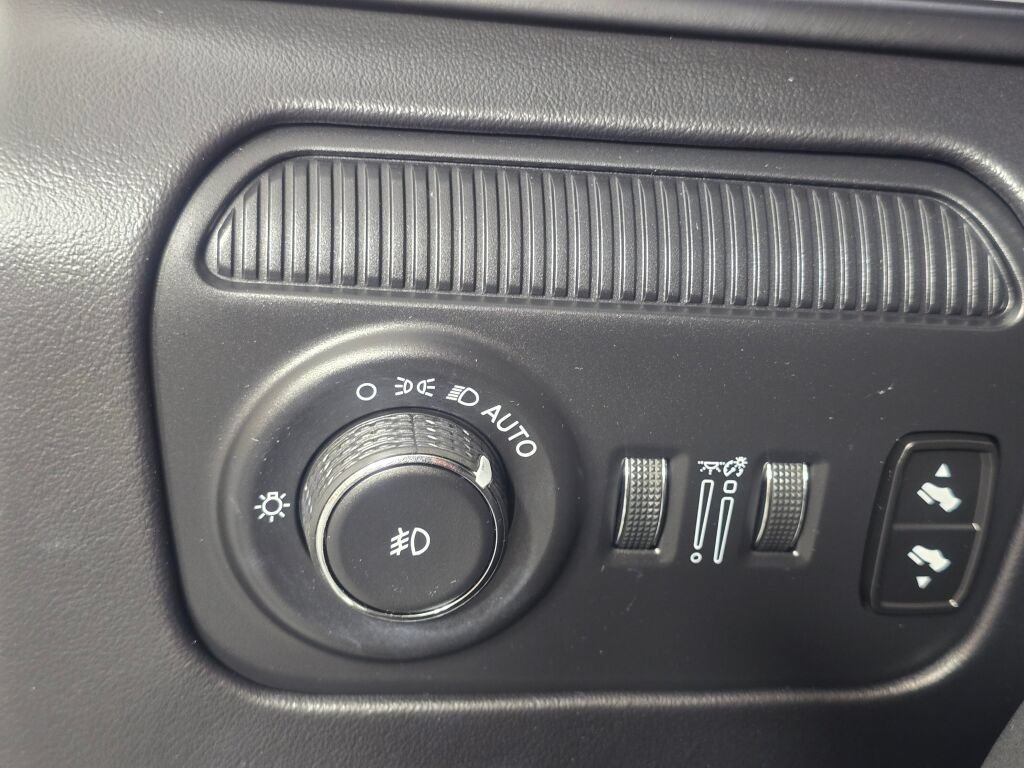 Used 2024 Jeep Grand Wagoneer L Series III AWD/4WD image 24