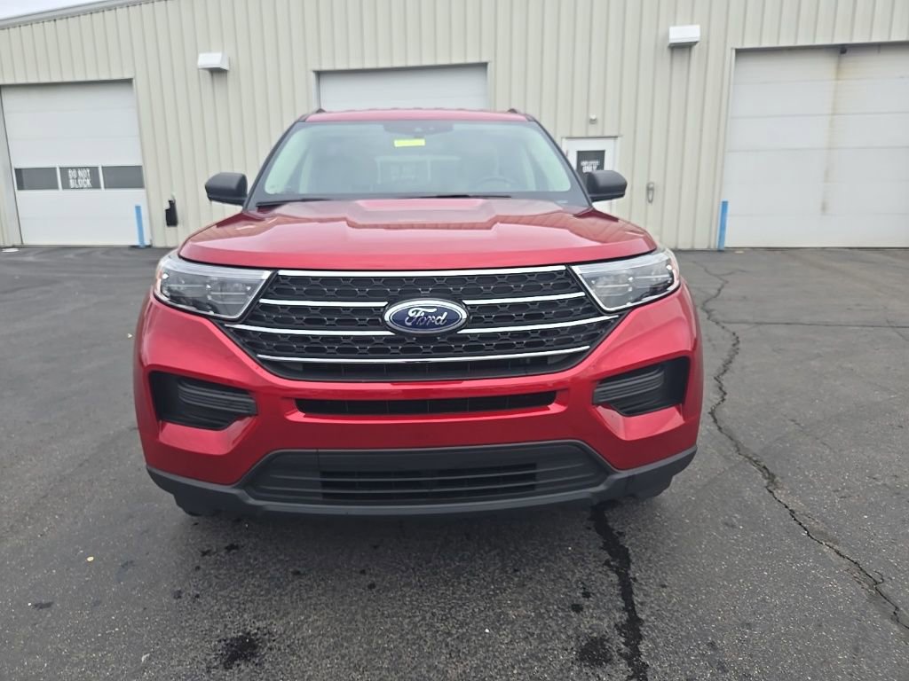 Used 2022 Ford Explorer XLT image 2