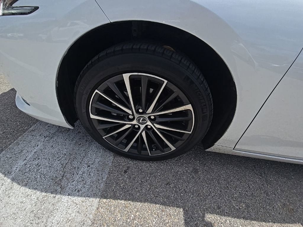 Certified 2024 Lexus ES 350 w/ Premium Package image 12
