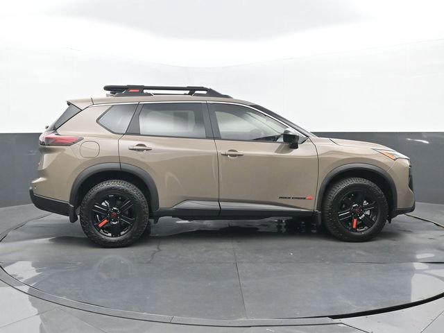 Used 2025 Nissan Rogue SV image 2