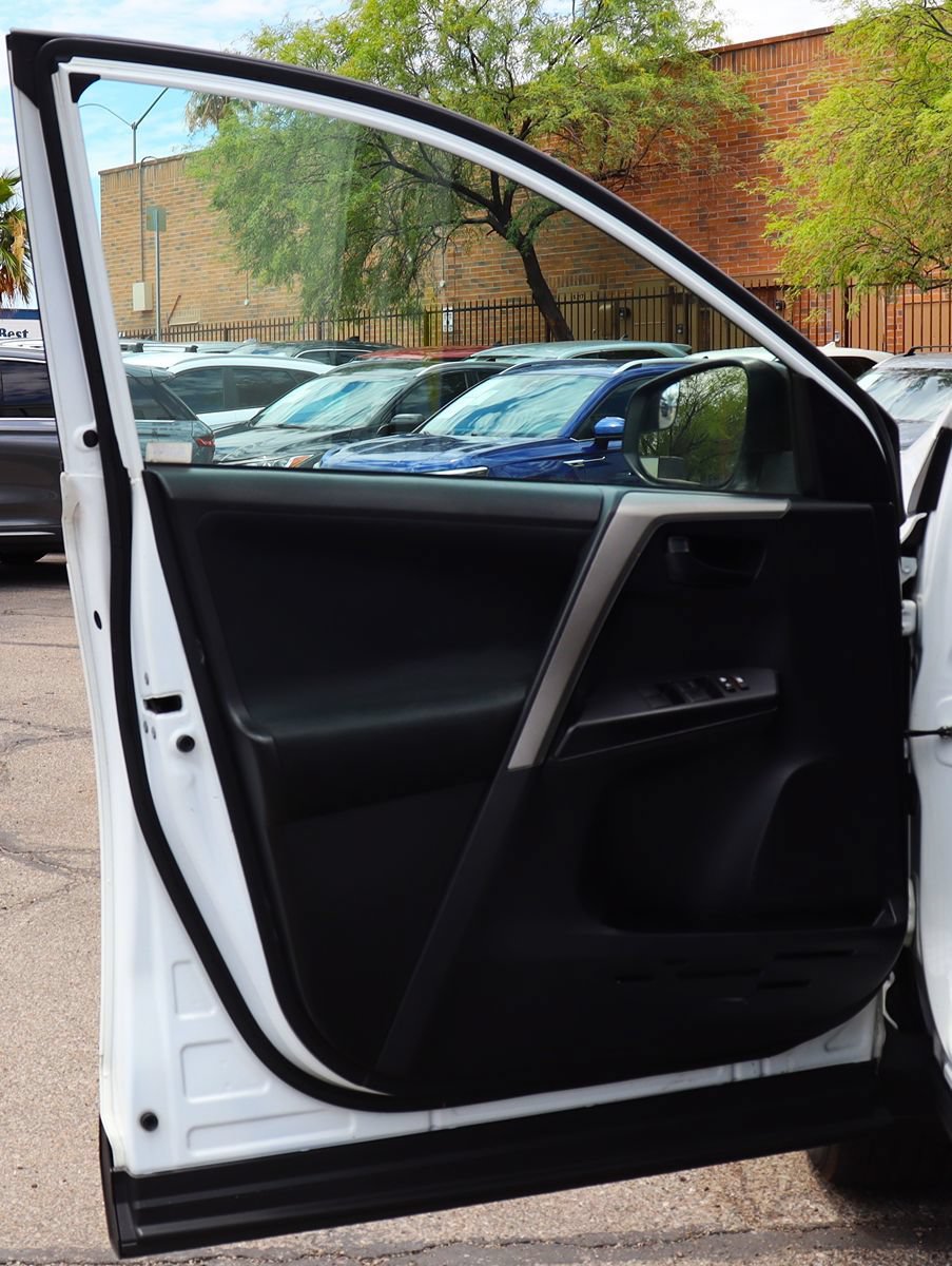 Used 2018 Toyota RAV4 LE w/ All Weather Liner Package FWD image 36