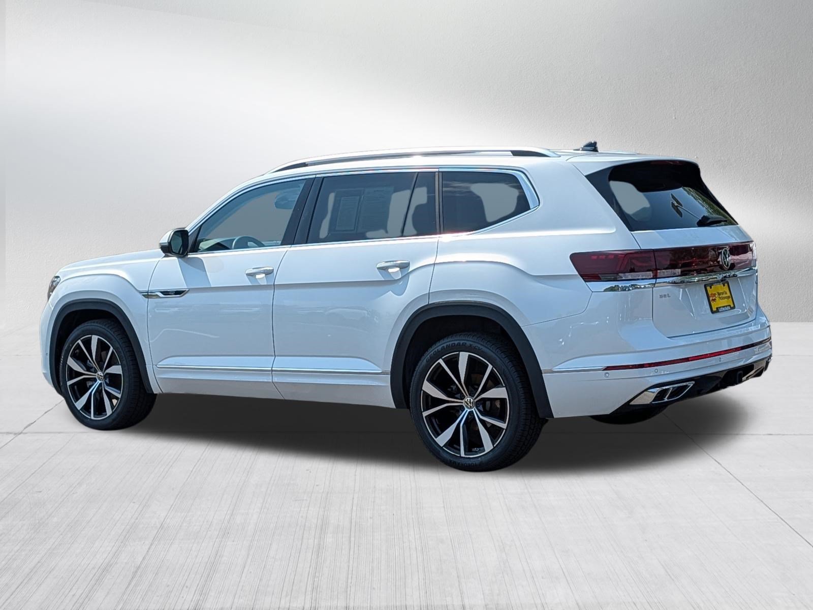 Certified 2025 Volkswagen Atlas SEL Premium R-Line AWD/4WD image 5